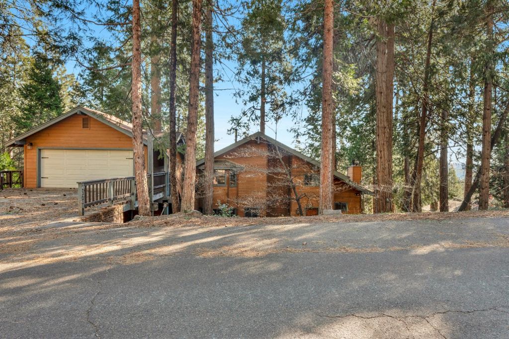 Photo of 6770 Diamond Drive, Pollock Pines, CA 95726 (MLS # 226005916)