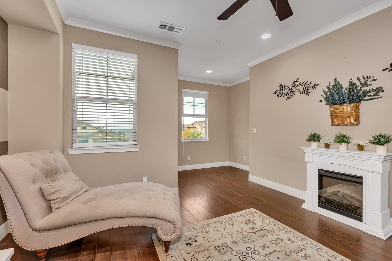 Hollister, California 95023, United States, 3 Bedrooms Bedrooms, ,3 BathroomsBathrooms,Residential,Active,249936