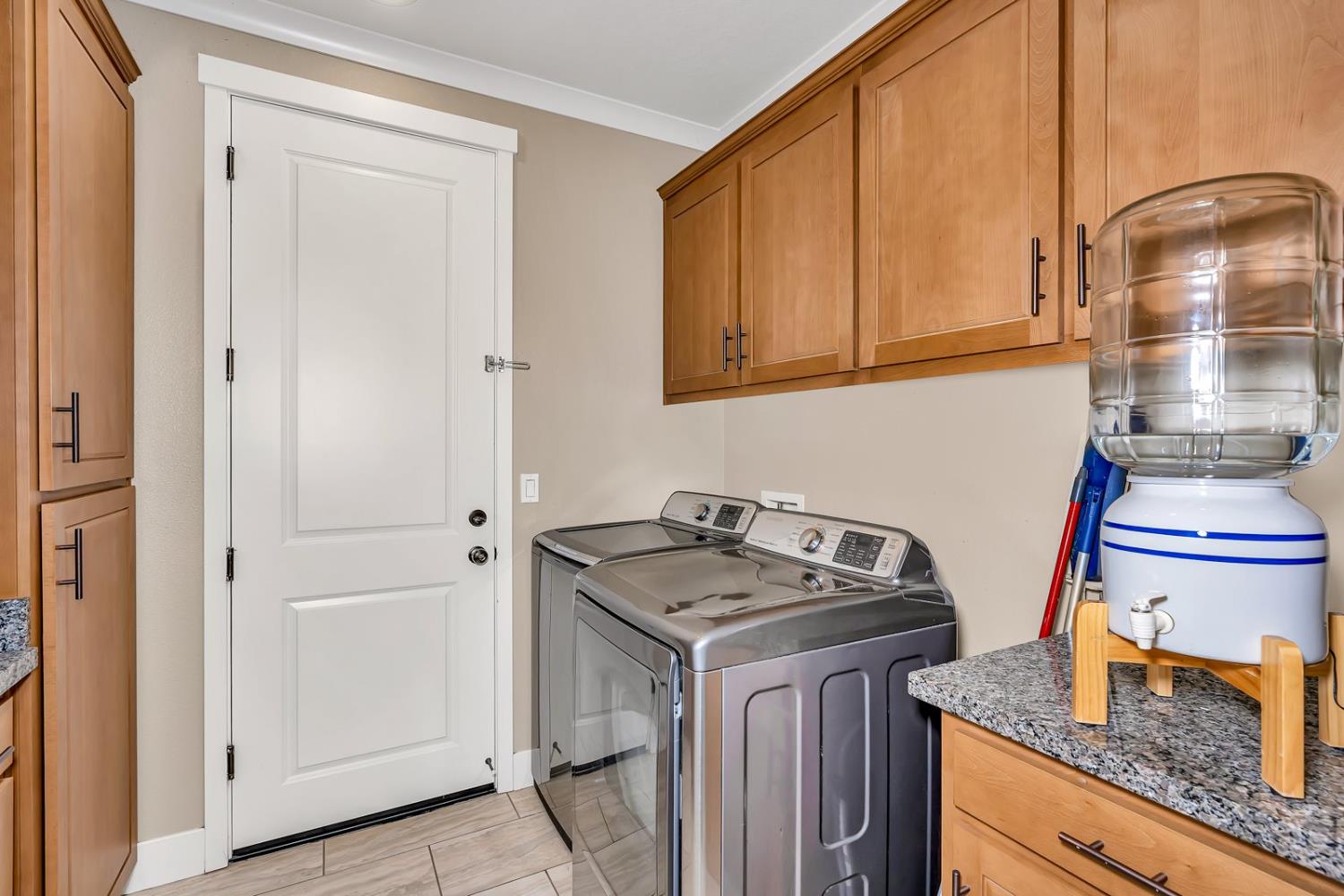 Hollister, California 95023, United States, 3 Bedrooms Bedrooms, ,3 BathroomsBathrooms,Residential,Active,249936