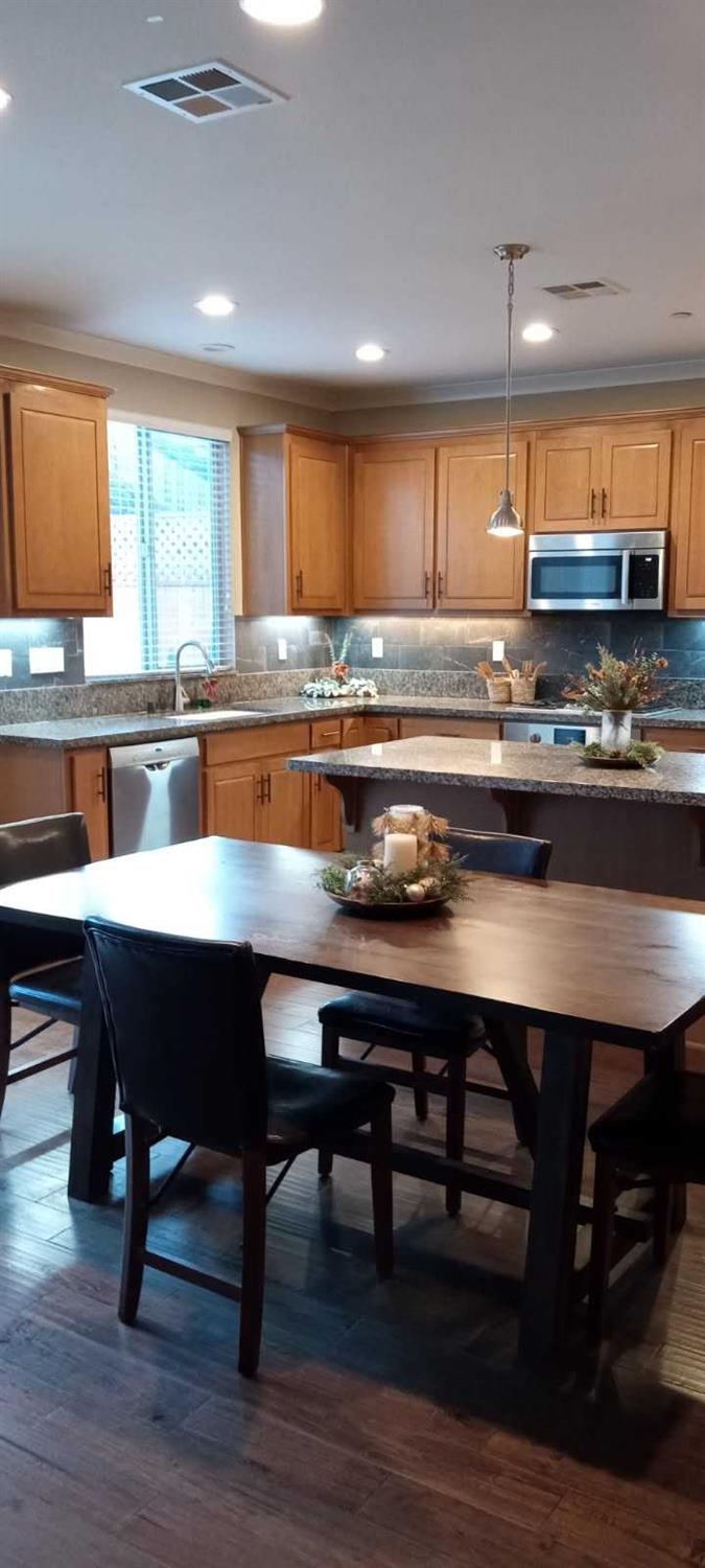 Hollister, California 95023, United States, 3 Bedrooms Bedrooms, ,3 BathroomsBathrooms,Residential,Active,249936