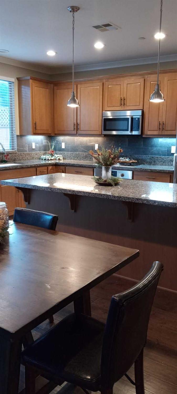 Hollister, California 95023, United States, 3 Bedrooms Bedrooms, ,3 BathroomsBathrooms,Residential,Active,249936