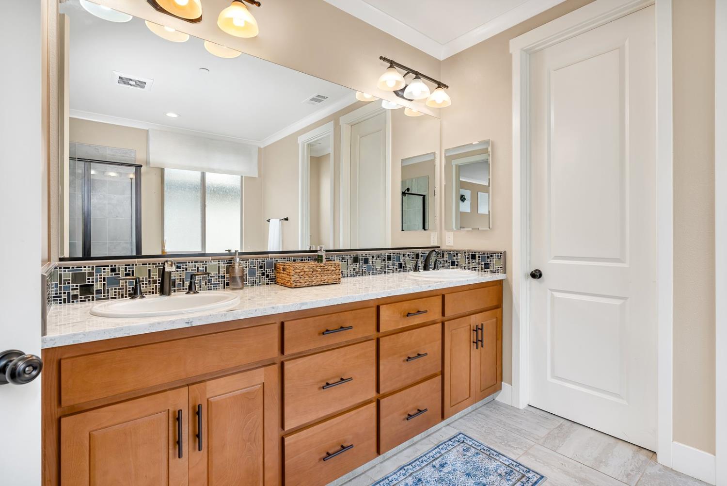 Hollister, California 95023, United States, 3 Bedrooms Bedrooms, ,3 BathroomsBathrooms,Residential,Active,249936