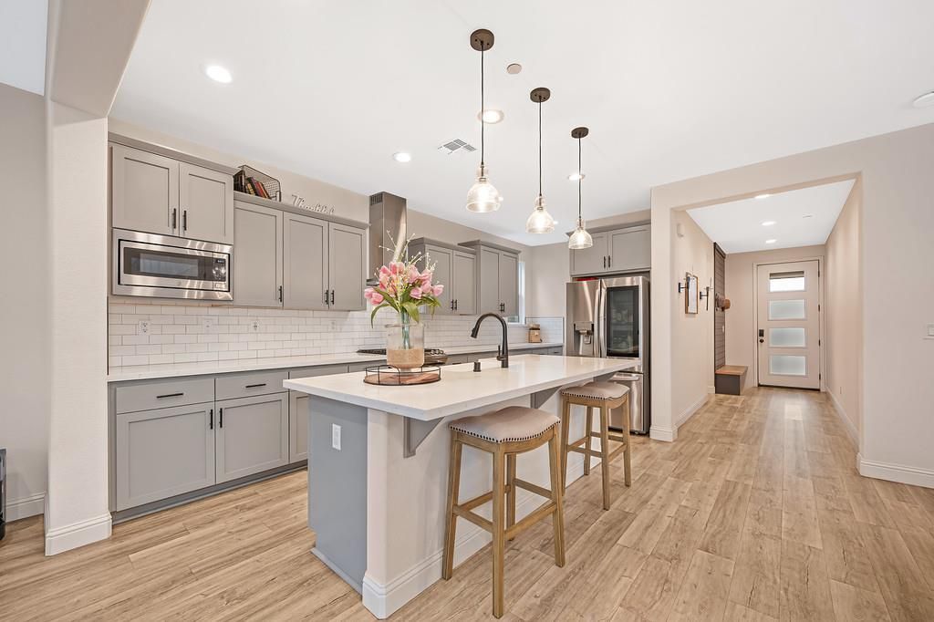 Photo of 993 Hopkins Street, Lincoln, CA 95648 (MLS # 226040036)