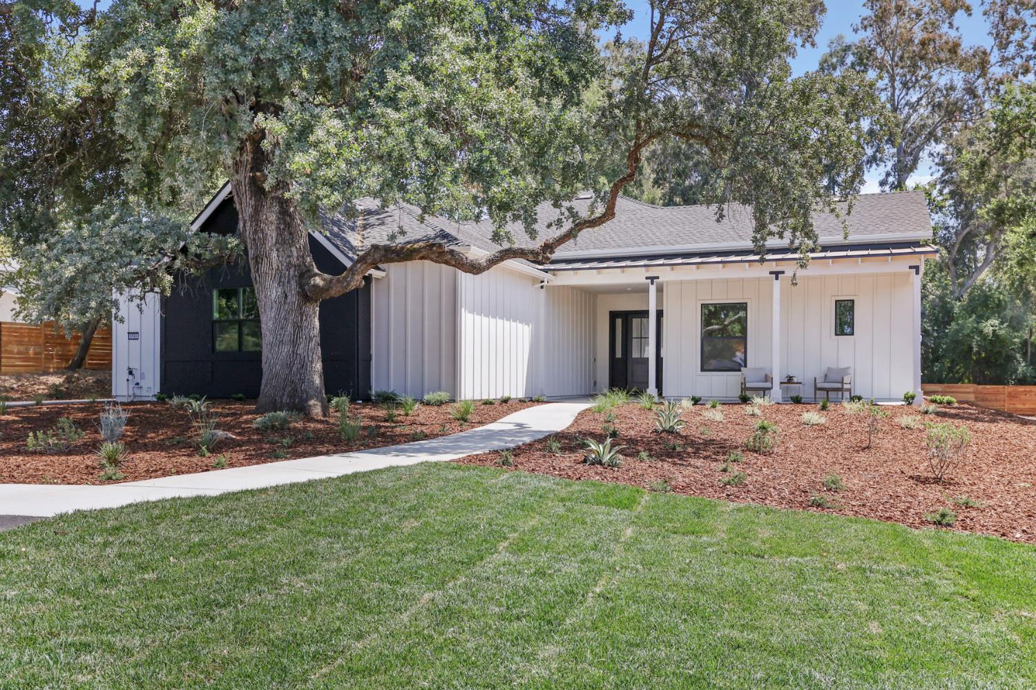 8844 Oak Ave