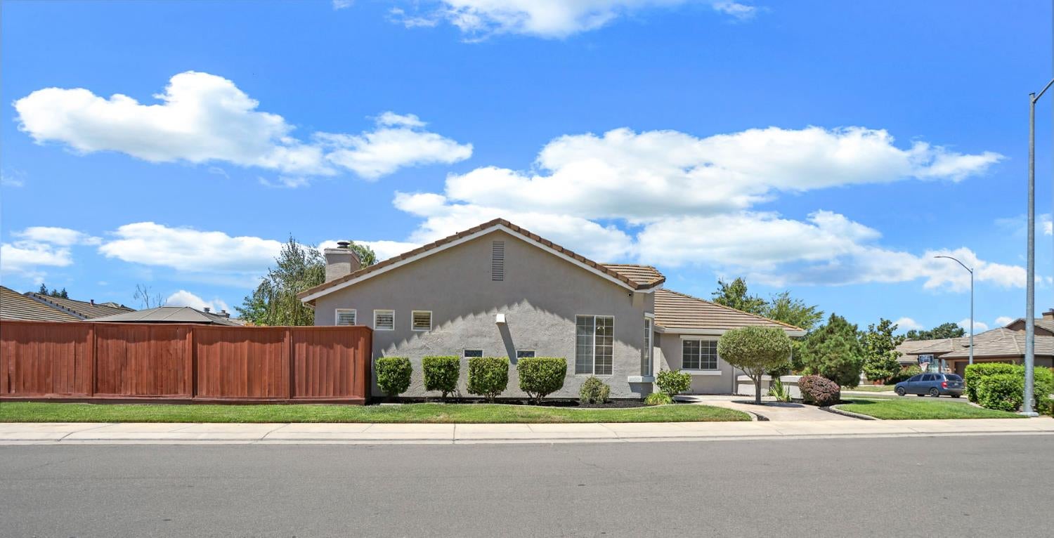 2548 Knobcone Lane