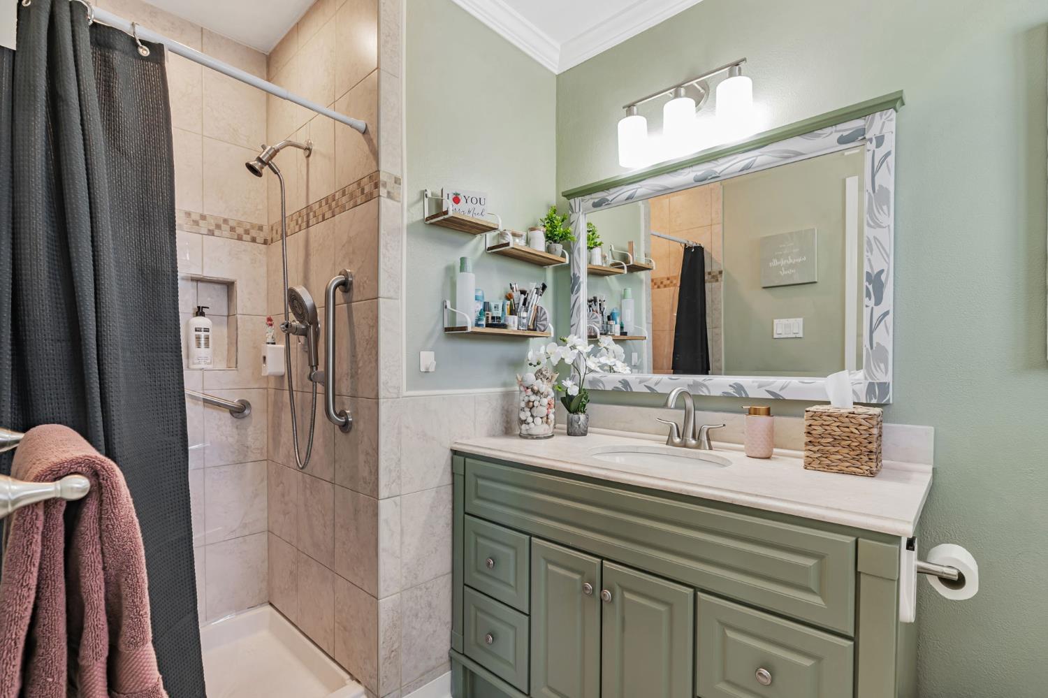 Pleasant Hill, California 94523, United States, 4 Bedrooms Bedrooms, ,3 BathroomsBathrooms,Residential,Active,188915