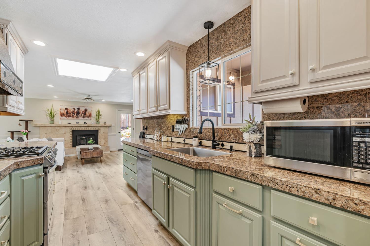 Pleasant Hill, California 94523, United States, 4 Bedrooms Bedrooms, ,3 BathroomsBathrooms,Residential,Active,188915