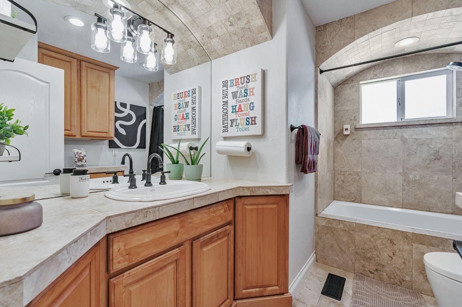 Pleasant Hill, California 94523, United States, 4 Bedrooms Bedrooms, ,3 BathroomsBathrooms,Residential,Active,188915