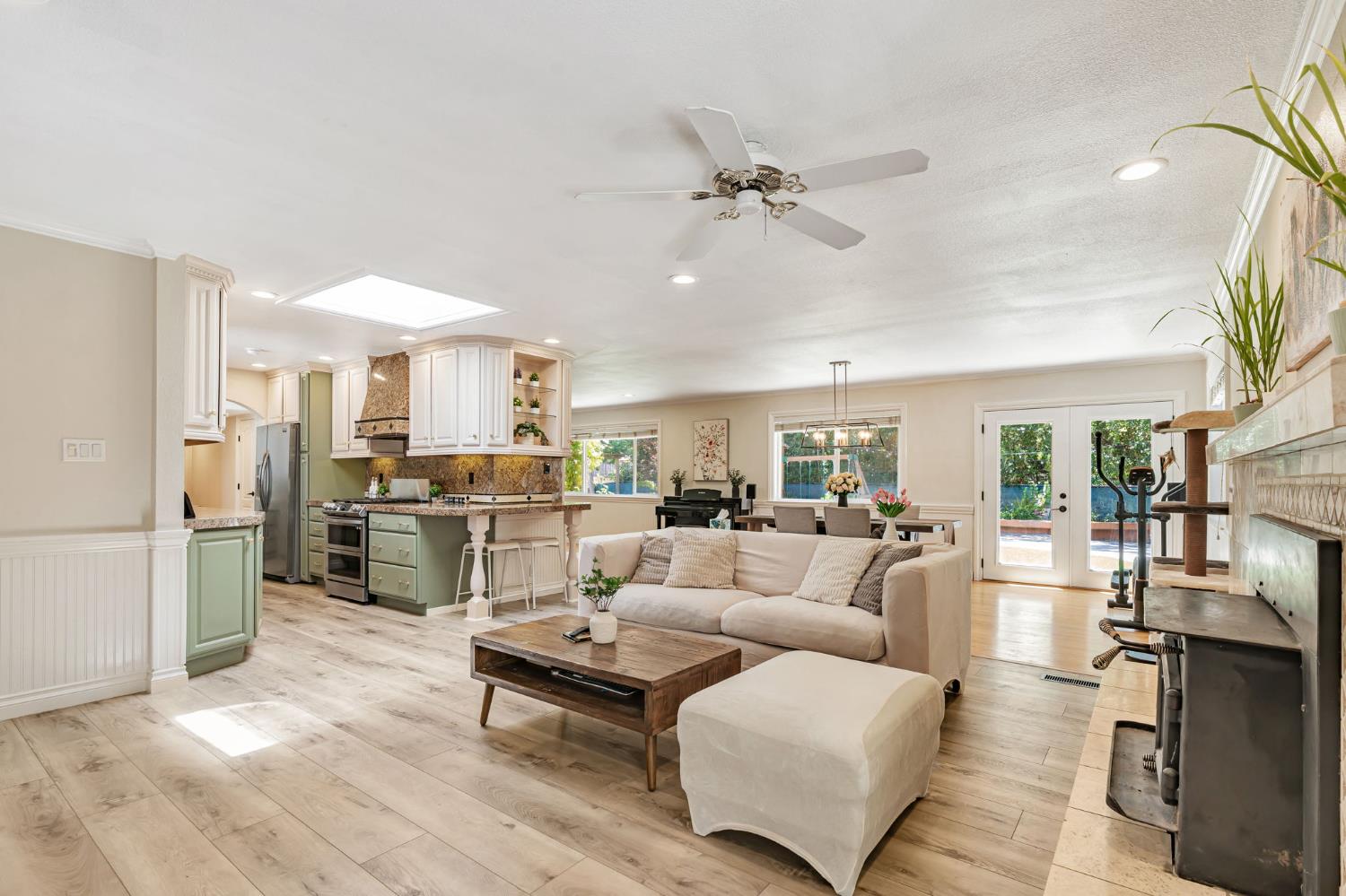 Pleasant Hill, California 94523, United States, 4 Bedrooms Bedrooms, ,3 BathroomsBathrooms,Residential,Active,188915