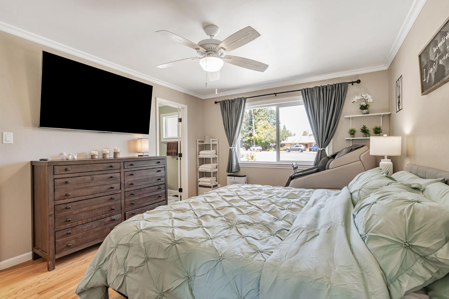 Pleasant Hill, California 94523, United States, 4 Bedrooms Bedrooms, ,3 BathroomsBathrooms,Residential,Active,188915