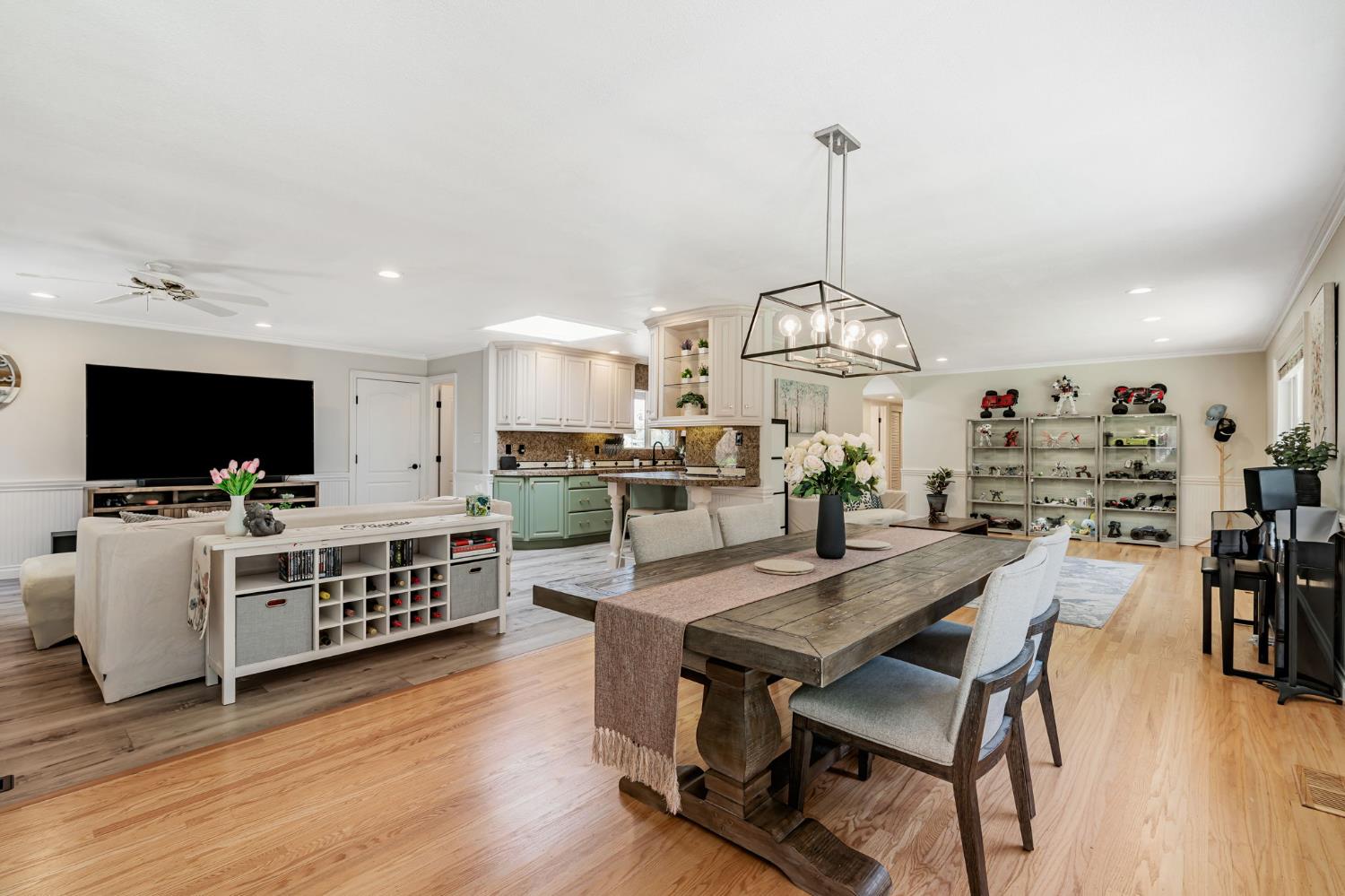 Pleasant Hill, California 94523, United States, 4 Bedrooms Bedrooms, ,3 BathroomsBathrooms,Residential,Active,188915