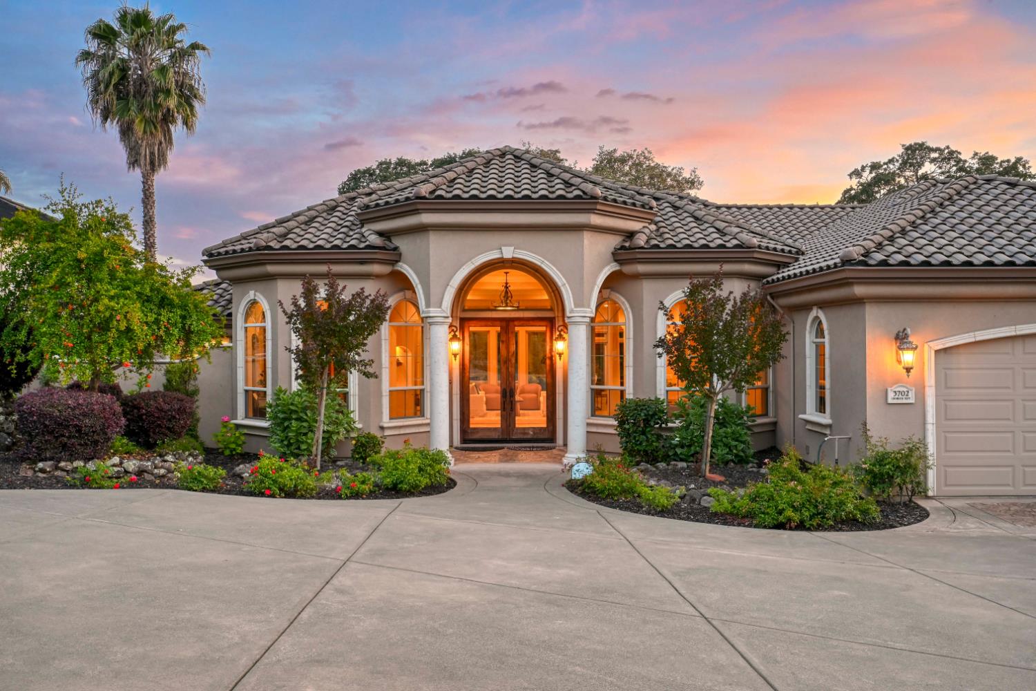 3702 Lindbrook Drive