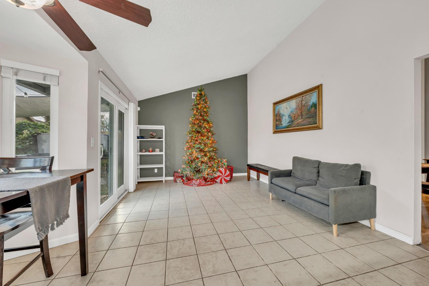 Sacramento, California 95823, United States, 3 Bedrooms Bedrooms, ,2 BathroomsBathrooms,Residential,Active,256745