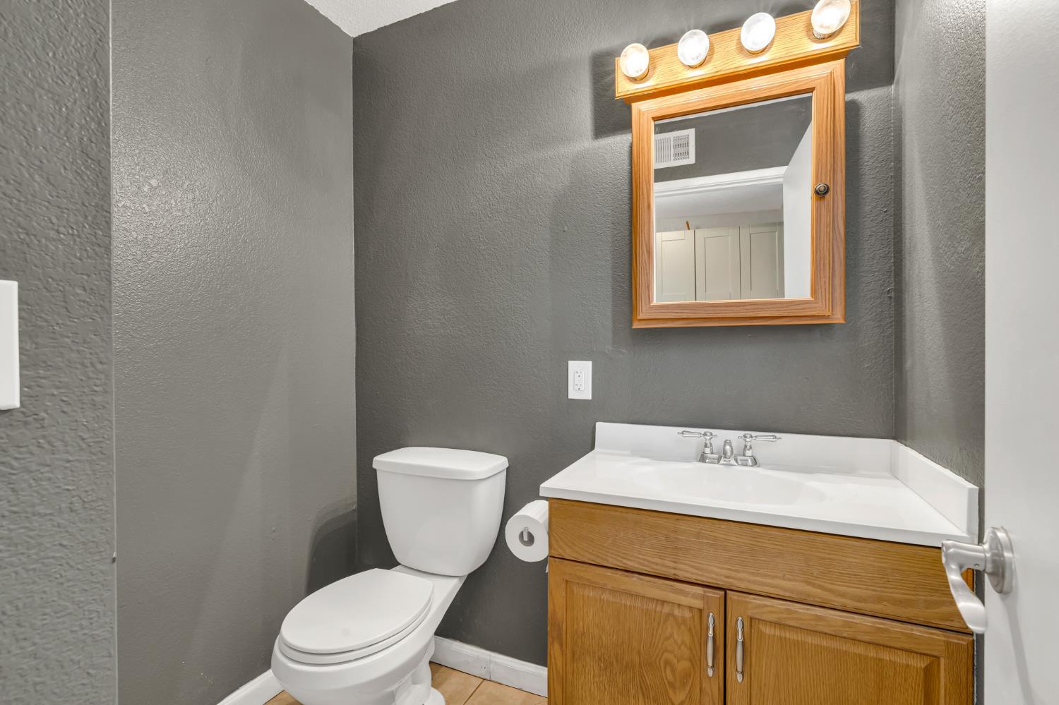 Sacramento, California 95823, United States, 3 Bedrooms Bedrooms, ,2 BathroomsBathrooms,Residential,Active,256745