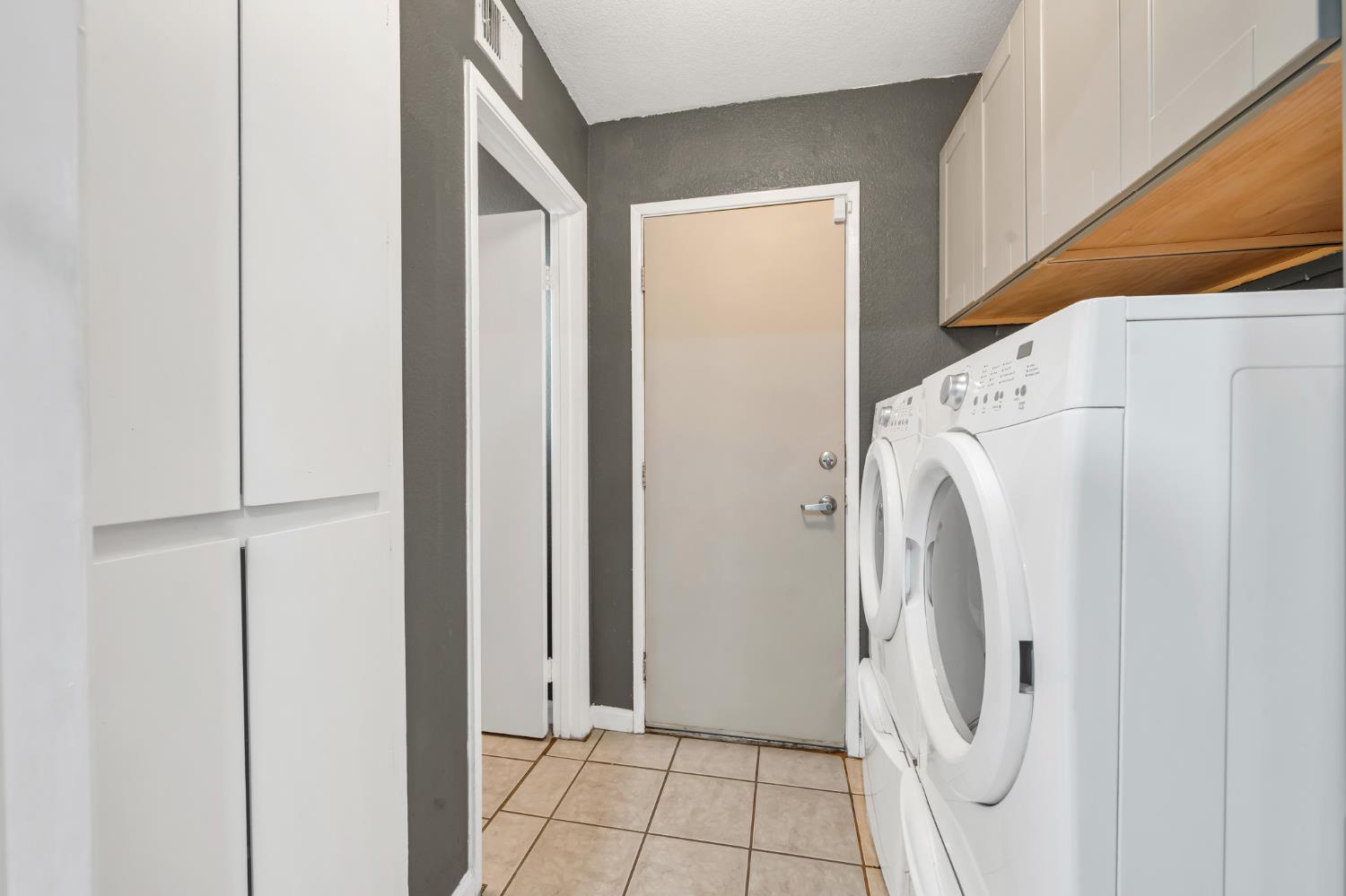 Sacramento, California 95823, United States, 3 Bedrooms Bedrooms, ,2 BathroomsBathrooms,Residential,Active,256745