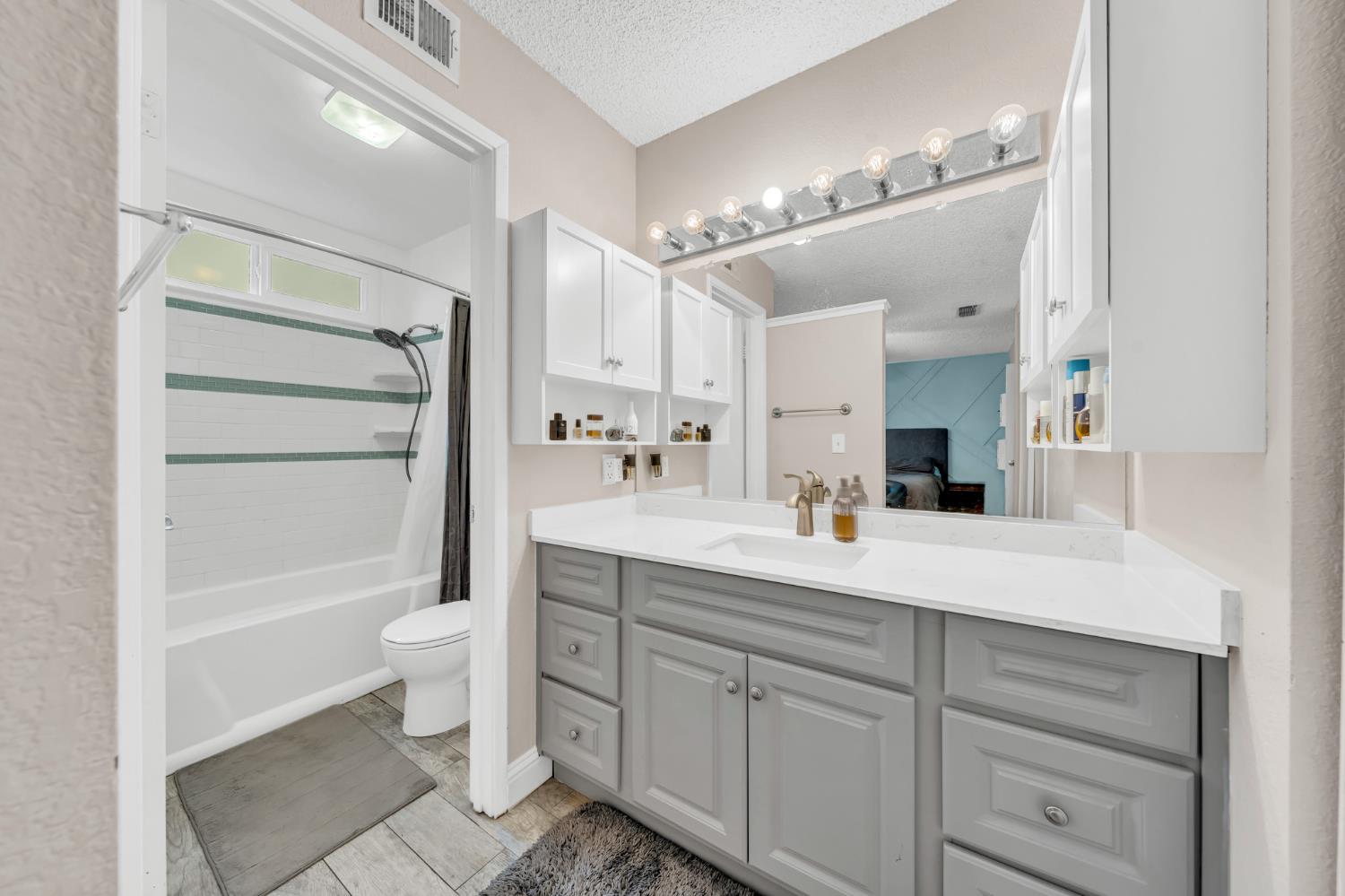 Sacramento, California 95823, United States, 3 Bedrooms Bedrooms, ,2 BathroomsBathrooms,Residential,Active,256745