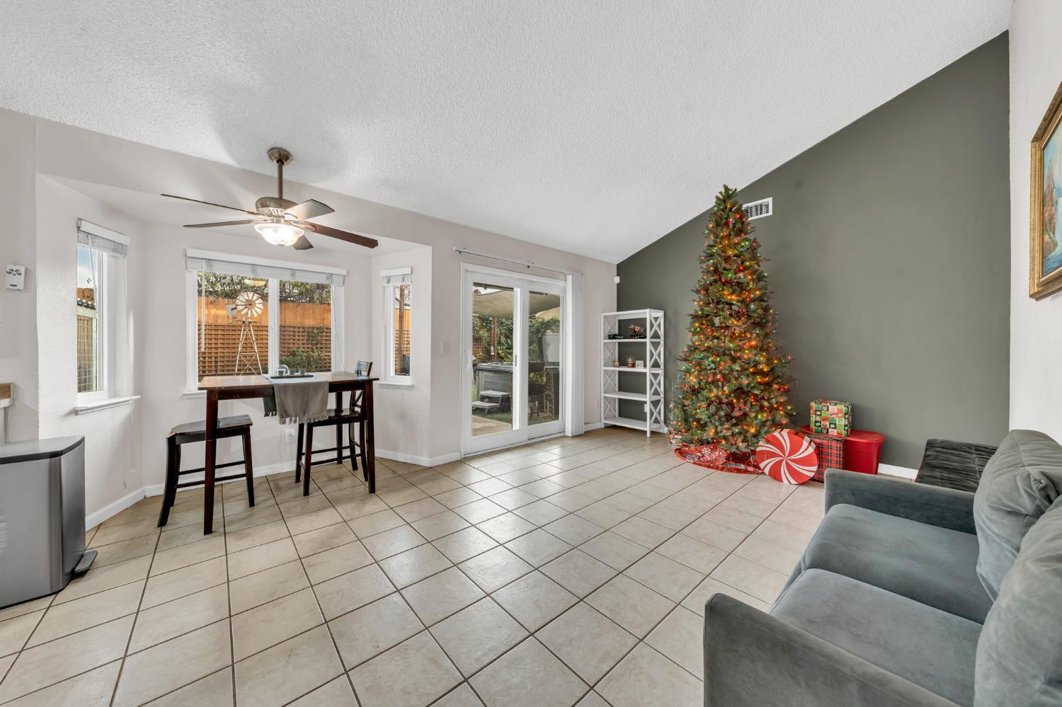 Sacramento, California 95823, United States, 3 Bedrooms Bedrooms, ,2 BathroomsBathrooms,Residential,Active,256745