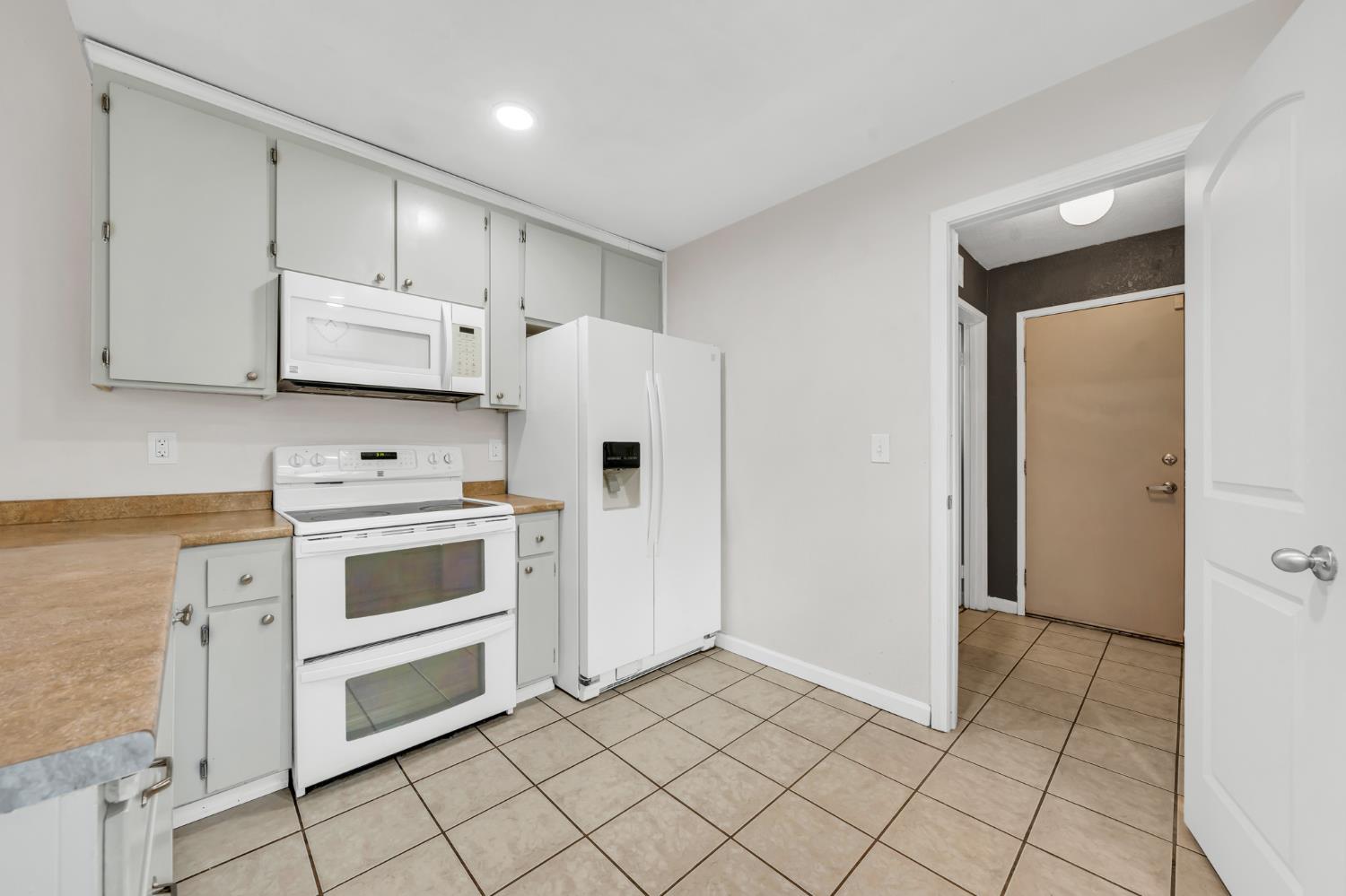 Sacramento, California 95823, United States, 3 Bedrooms Bedrooms, ,2 BathroomsBathrooms,Residential,Active,256745