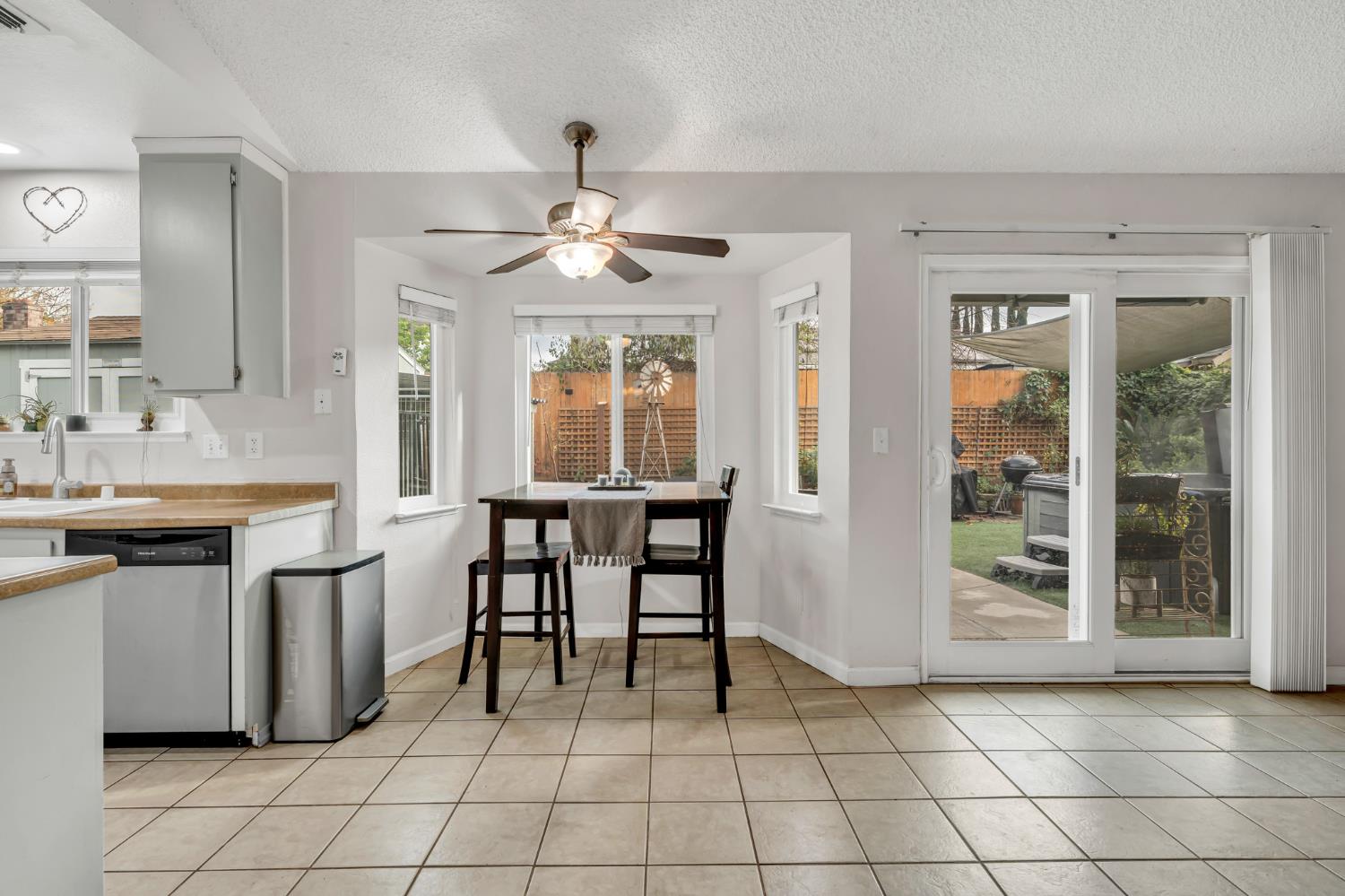 Sacramento, California 95823, United States, 3 Bedrooms Bedrooms, ,2 BathroomsBathrooms,Residential,Active,256745