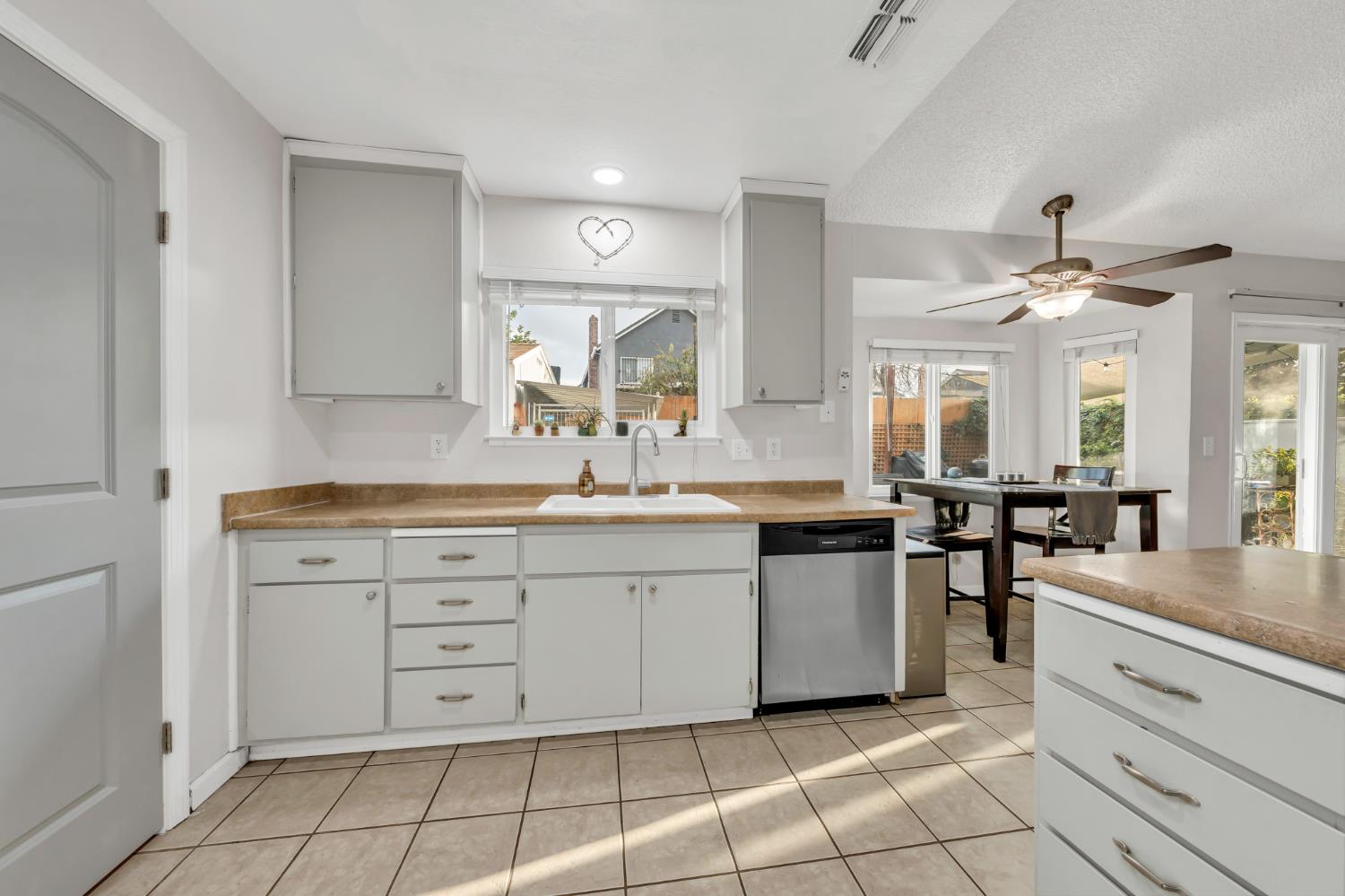 Sacramento, California 95823, United States, 3 Bedrooms Bedrooms, ,2 BathroomsBathrooms,Residential,Active,256745