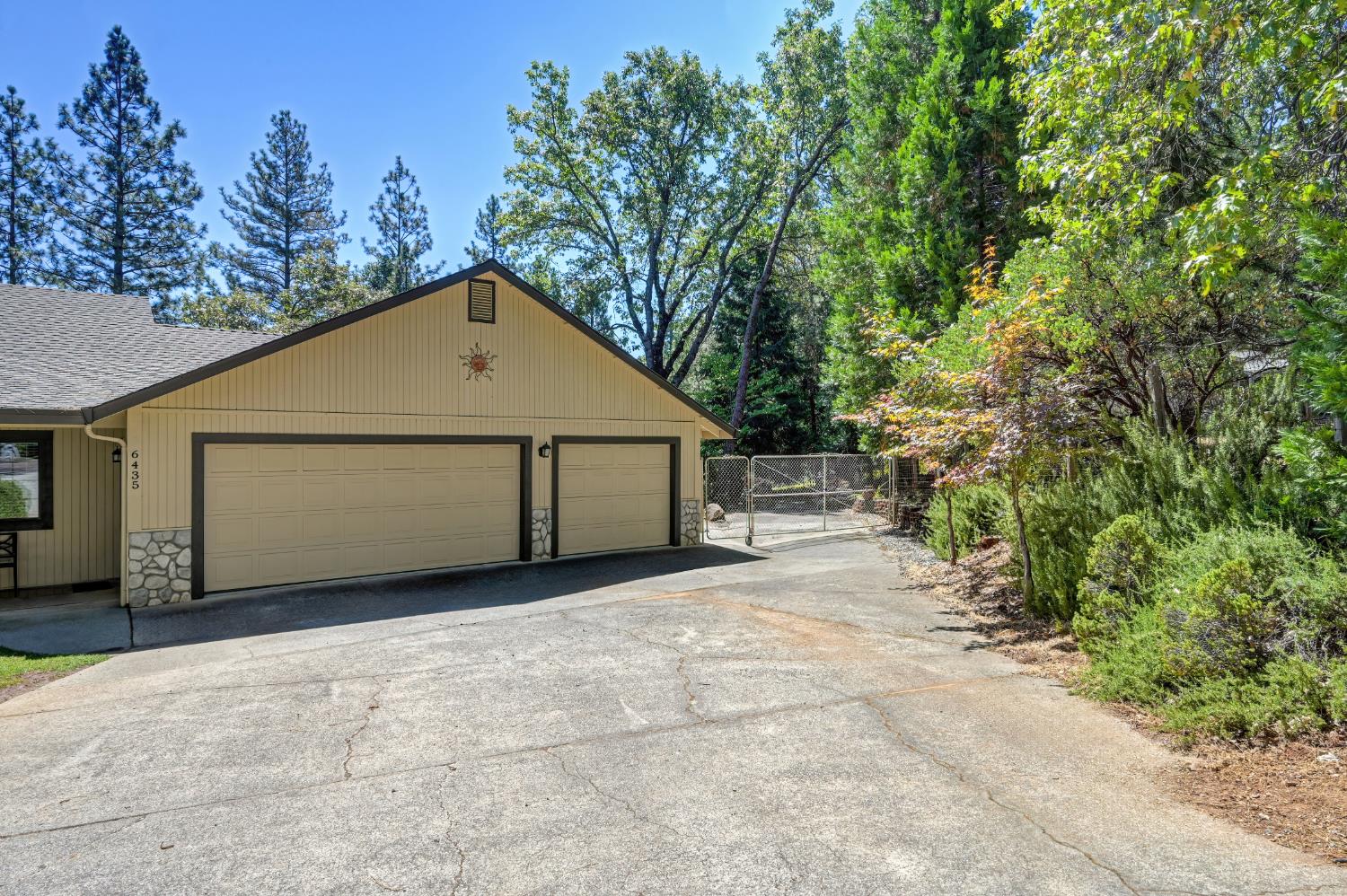 6435 Green Leaf Lane