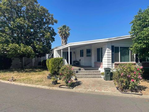 116 Davis Avenue, Sacramento, CA 95823 - #: 225030697