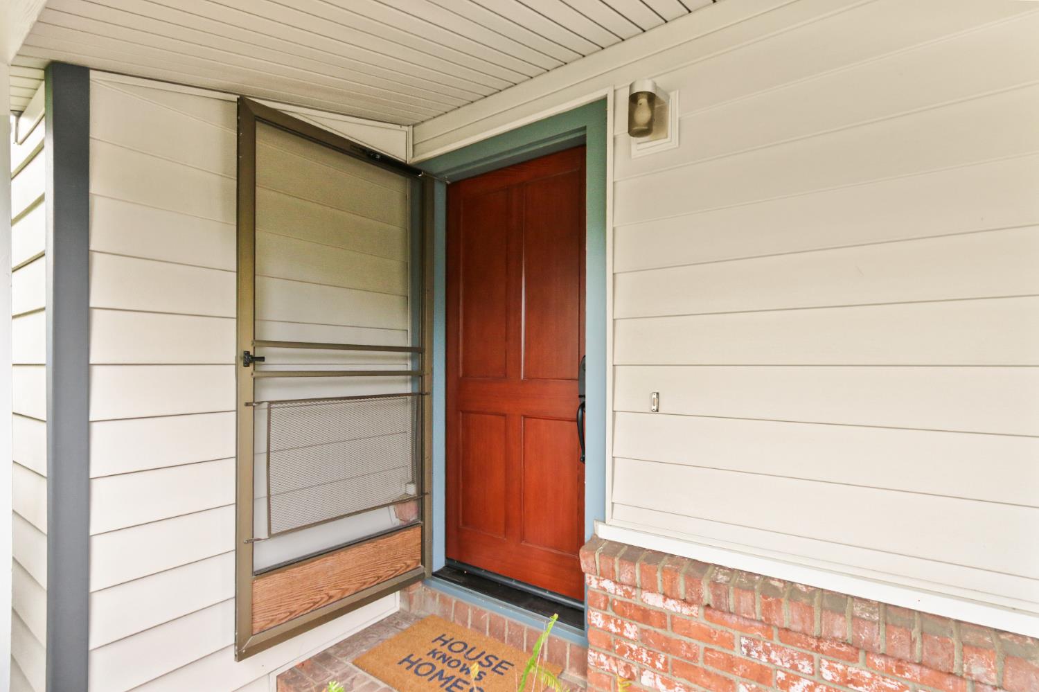 4720 Robertson Avenue