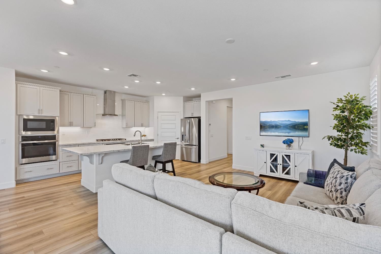5030 Peace Lily Lane