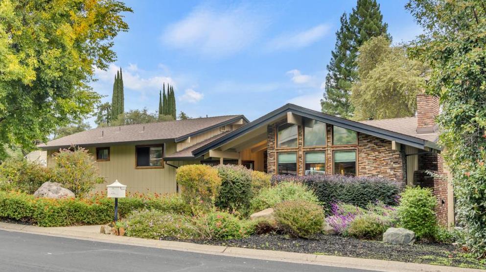 3905 N Lakeshore Boulevard