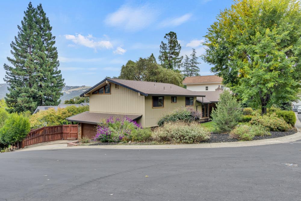 3905 N Lakeshore Boulevard