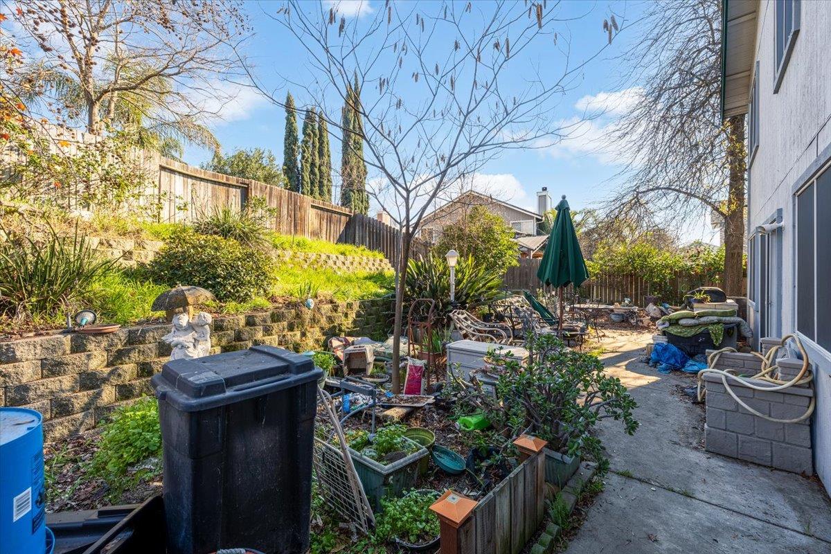 8608 Peach Blossom Way