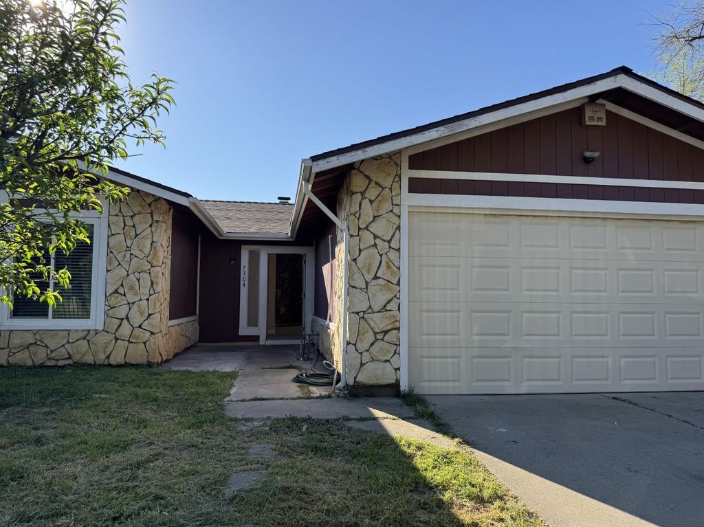 Photo of 7304 Fletcher Farm Drive, Sacramento, CA 95828 (MLS # 226033524)
