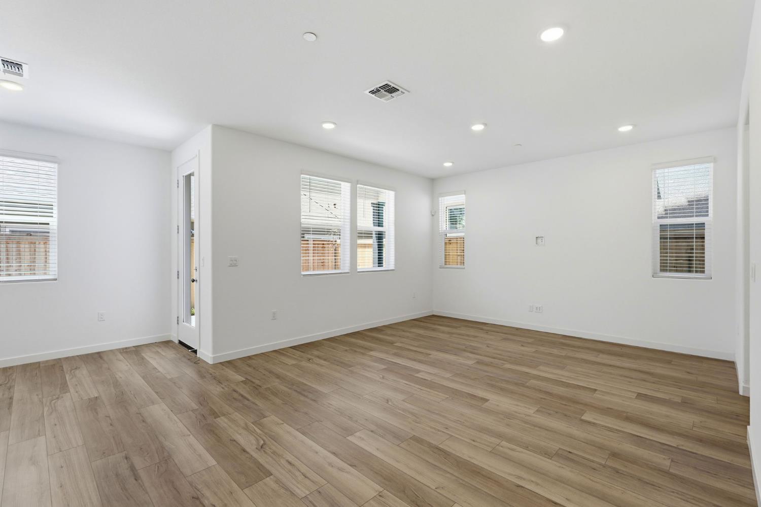 1013 Ginkgo Circle