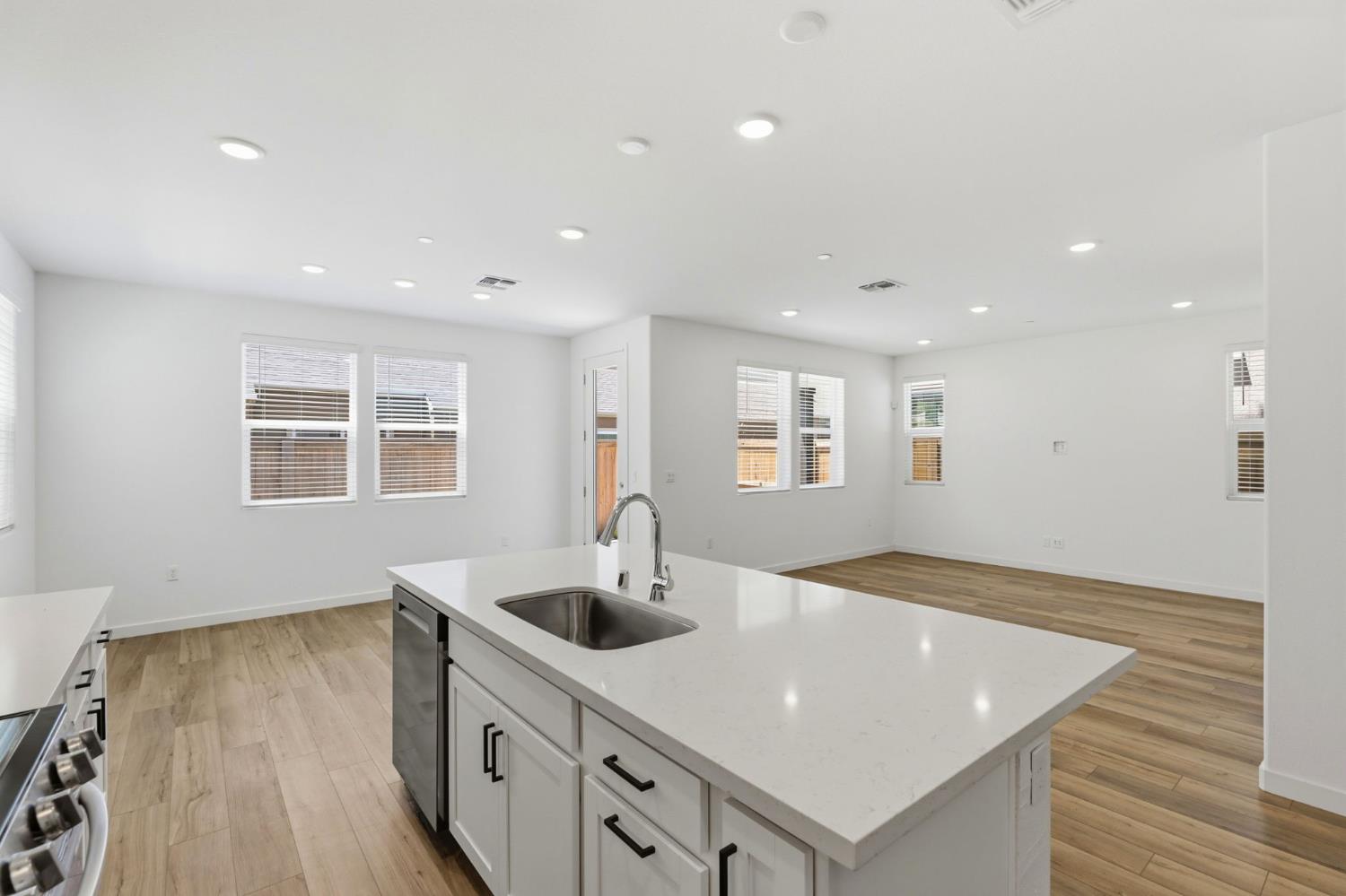 1013 Ginkgo Circle