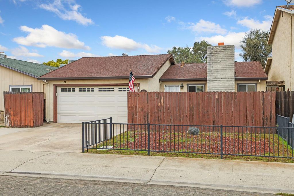 Photo of 2132 Newbury Circle, Lodi, CA 95240 (MLS # 225141352)