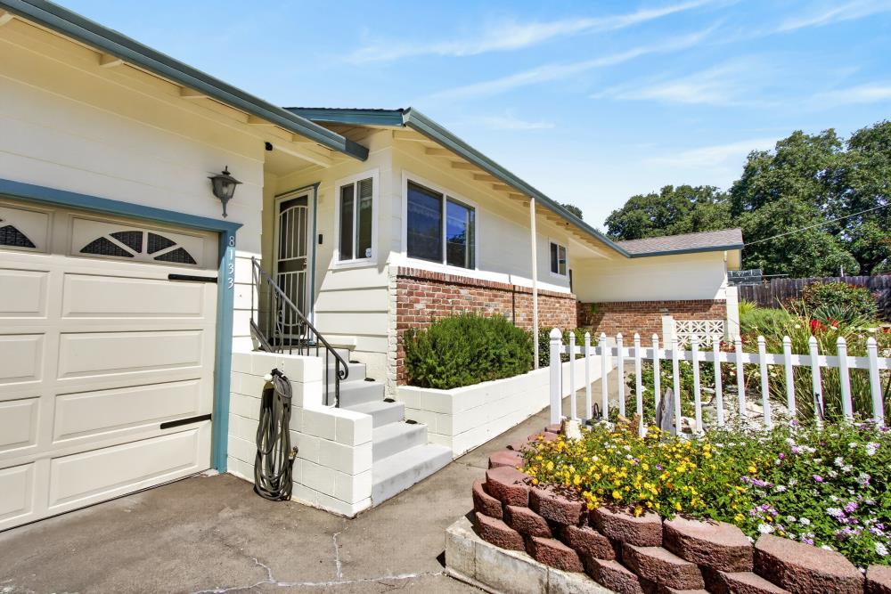 8133 E Peerless Avenue
