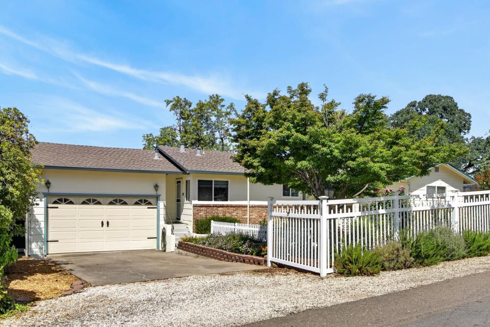 8133 E Peerless Avenue