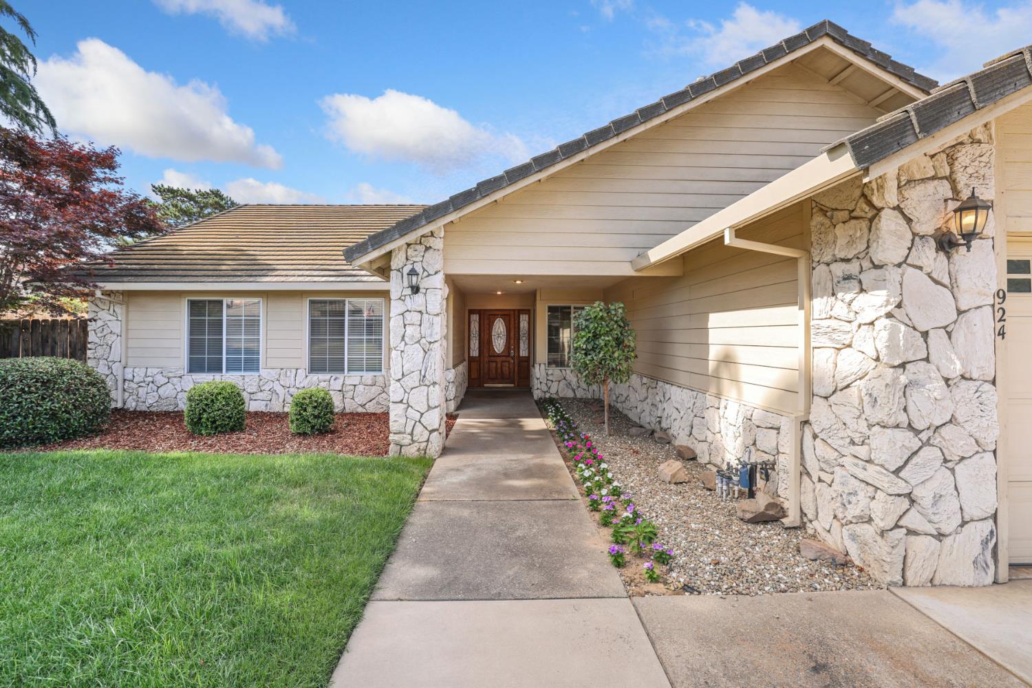 924 East Milgeo Avnue