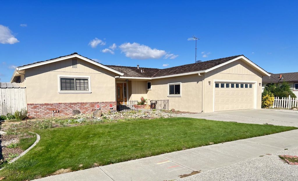 Photo of 720 C, Hollister, CA 95023 (MLS # 225134252)