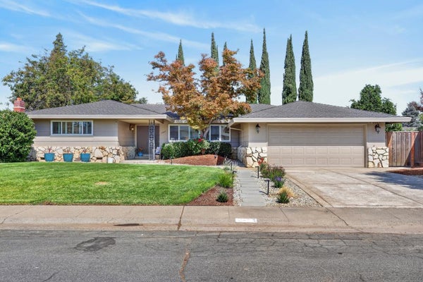 1329 SAN AUGUSTINE WAY, SACRAMENTO, CA 95831 - Image 152a46e9ff21398d6fa76d2bc2004f86/1103527259