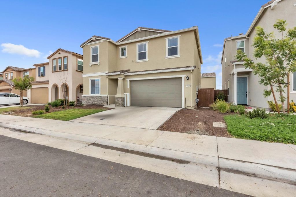 Photo of 3249 Garibaldi Drive, Roseville, CA 95747 (MLS # 225119227)