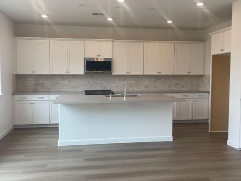 MLS: 225042489