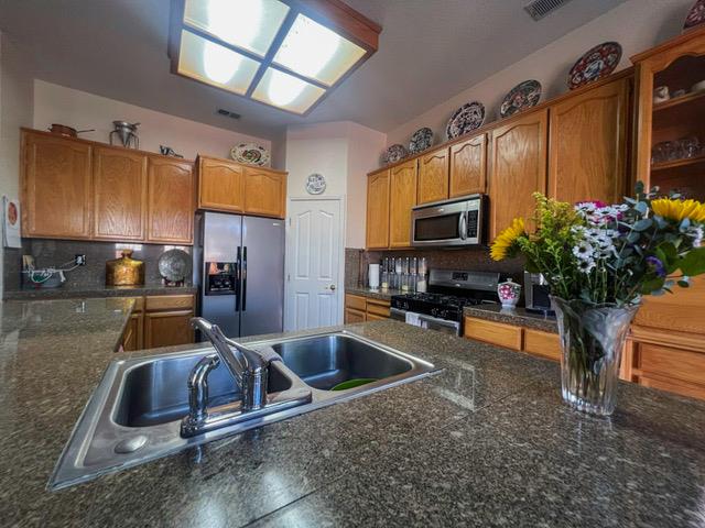 Stockton, California 95209, United States, 4 Bedrooms Bedrooms, ,3 BathroomsBathrooms,Residential,Active,192735
