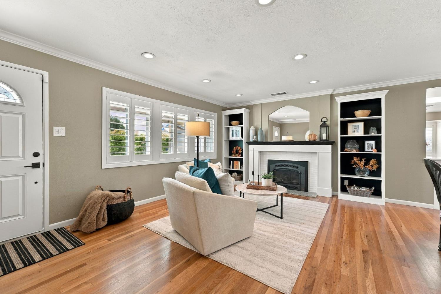 3825 lynwood