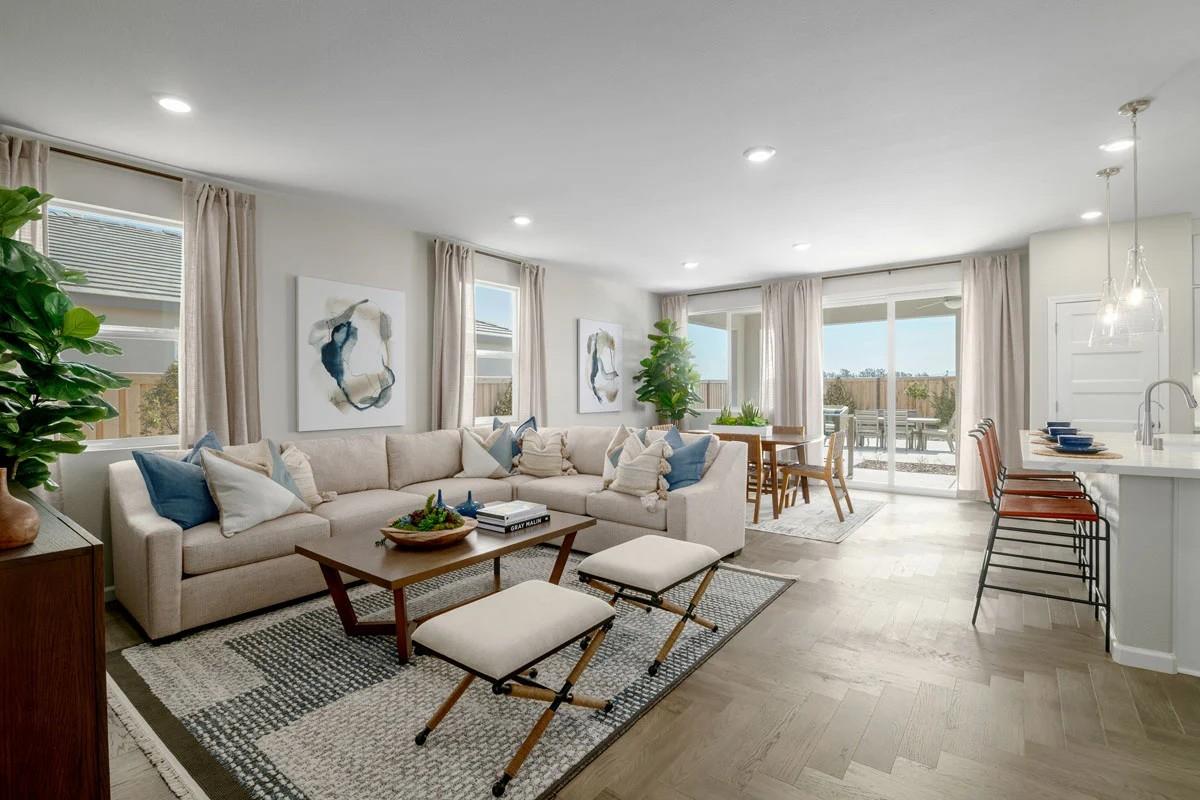 717 Villa Ticino Drive
