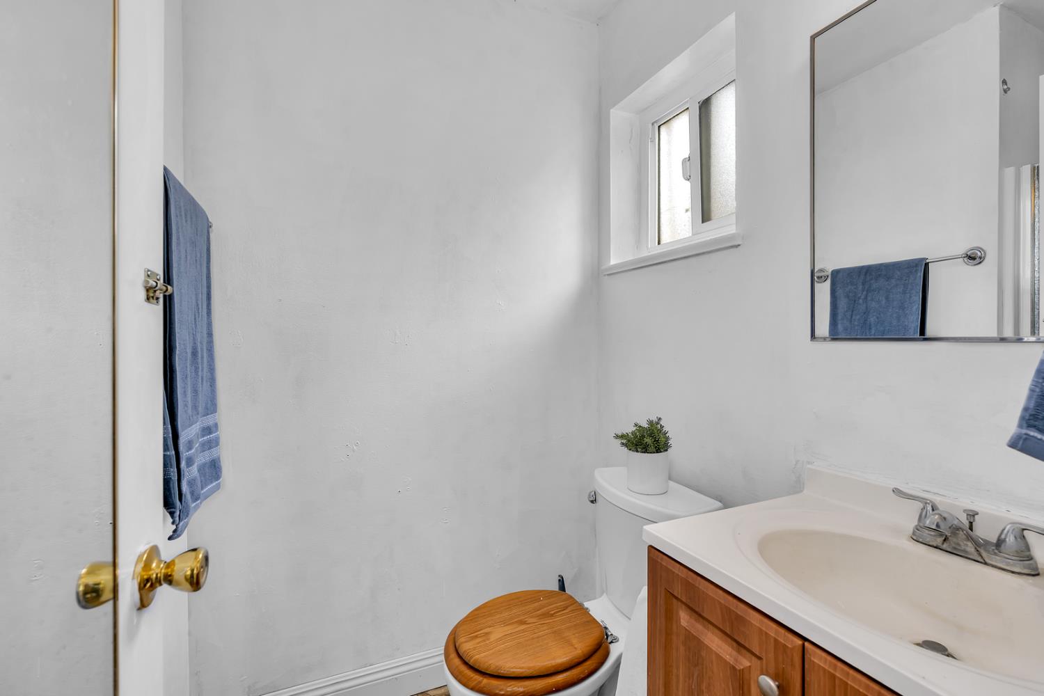 Los Banos, California 93635, United States, 3 Bedrooms Bedrooms, ,2 BathroomsBathrooms,Residential,Active,221538