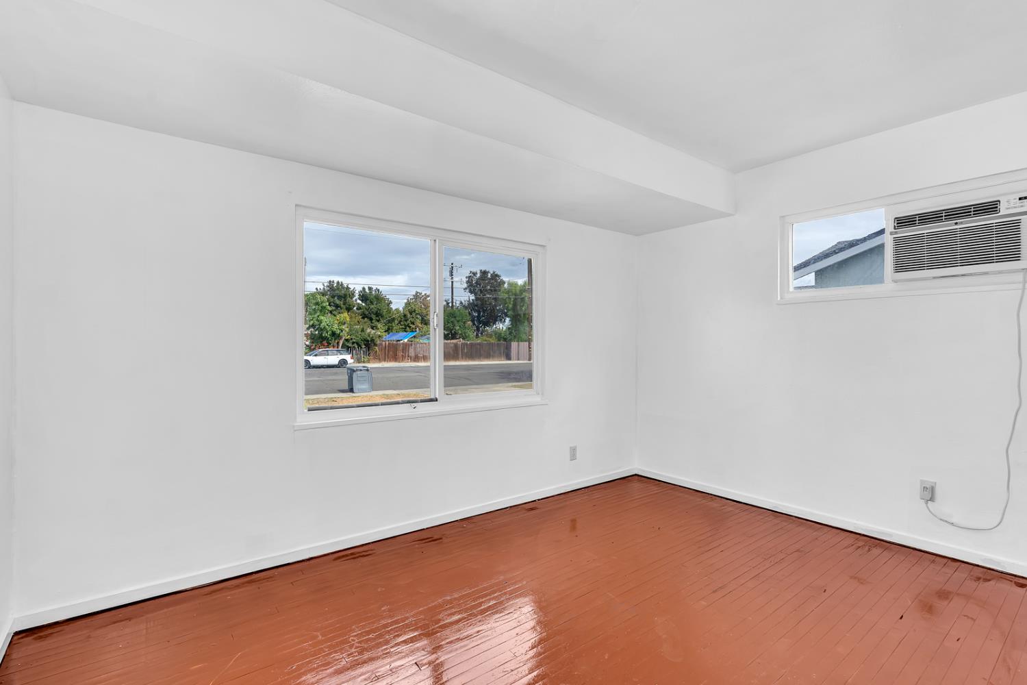 Los Banos, California 93635, United States, 3 Bedrooms Bedrooms, ,2 BathroomsBathrooms,Residential,Active,221538