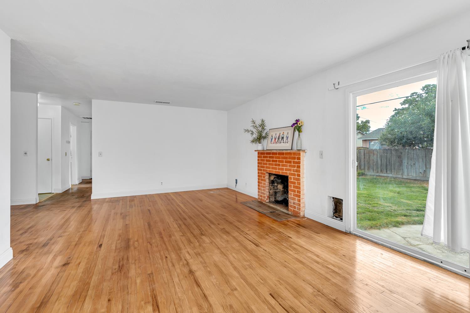 Los Banos, California 93635, United States, 3 Bedrooms Bedrooms, ,2 BathroomsBathrooms,Residential,Active,221538