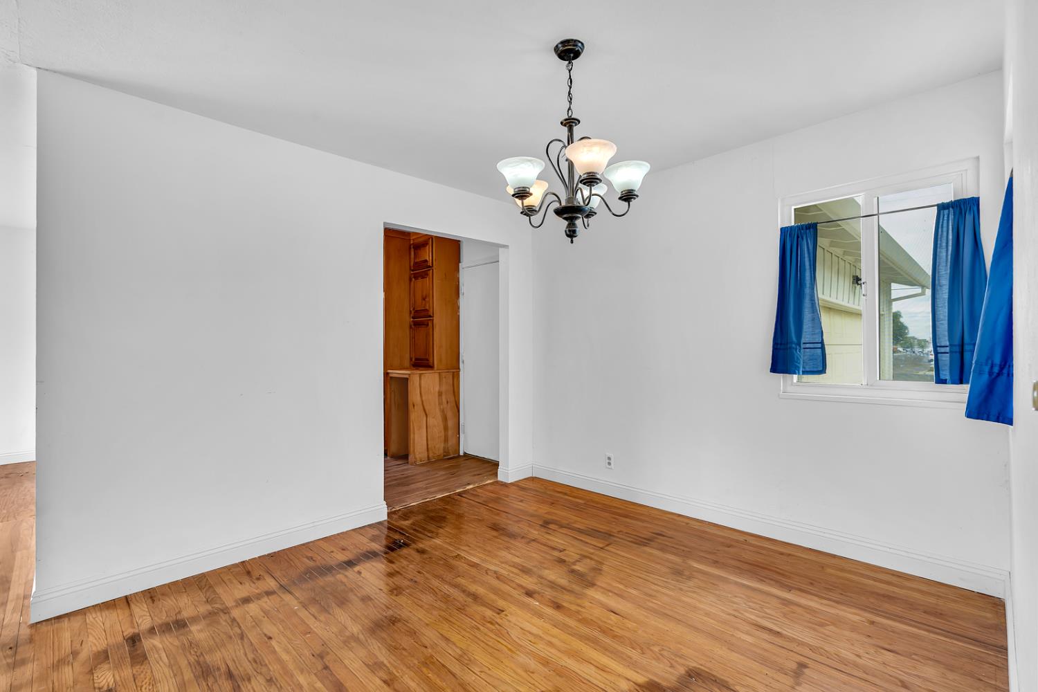 Los Banos, California 93635, United States, 3 Bedrooms Bedrooms, ,2 BathroomsBathrooms,Residential,Active,221538