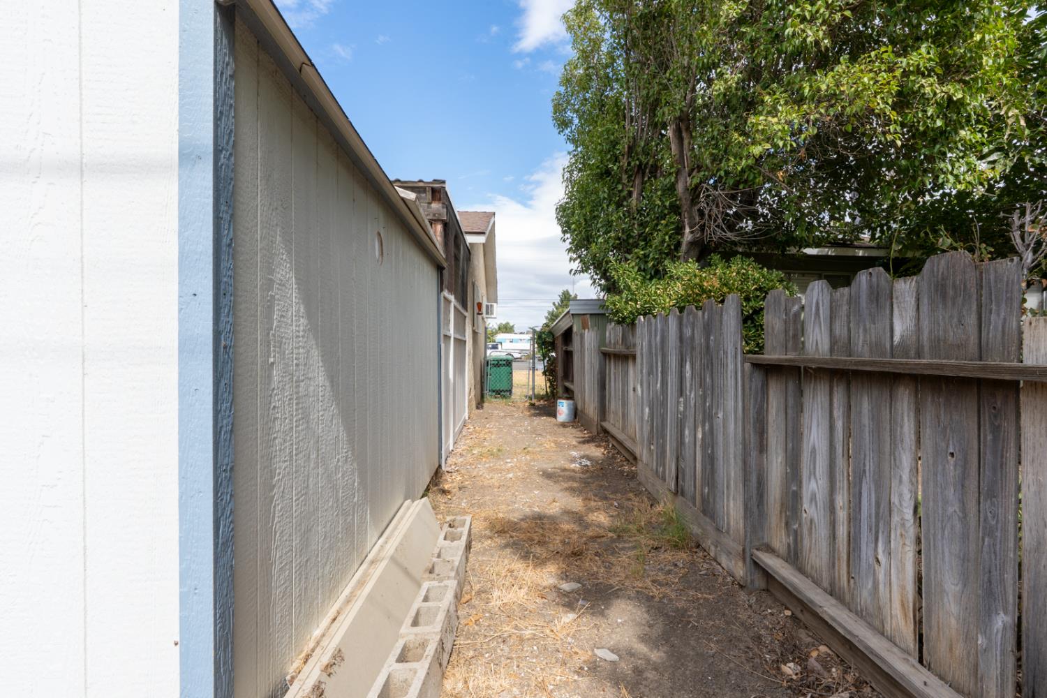 Los Banos, California 93635, United States, 3 Bedrooms Bedrooms, ,2 BathroomsBathrooms,Residential,Active,221538